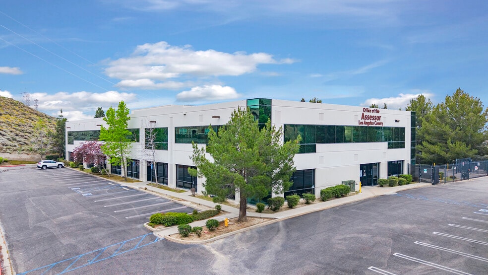 13800 Balboa Blvd, Sylmar, CA for lease - Building Photo - Image 2 of 9