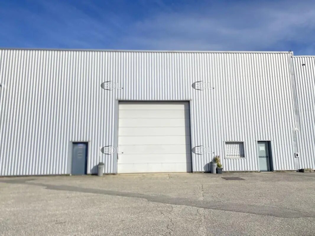 Flex in Brignais for lease Building Photo- Image 1 of 8