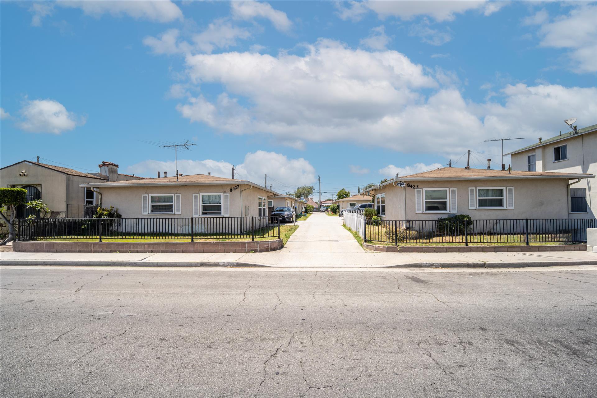 8427 Otis St, South Gate, CA à vendre Photo du bâtiment- Image 1 de 31