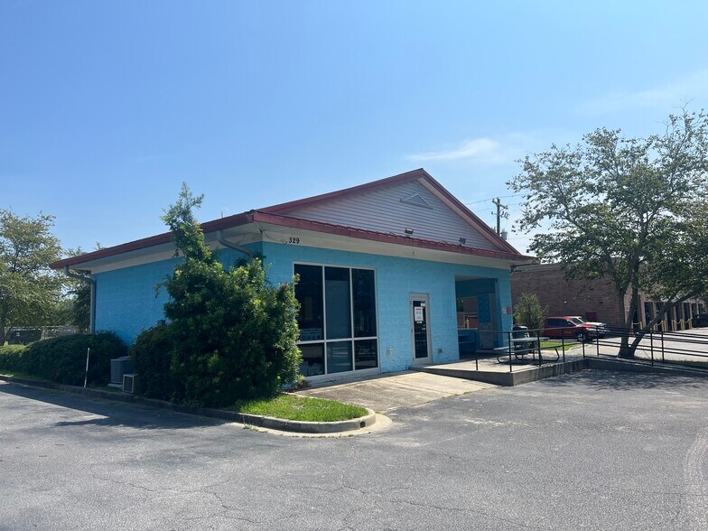 329 E 5th North St, Summerville, SC à louer - Photo du bâtiment - Image 2 de 7