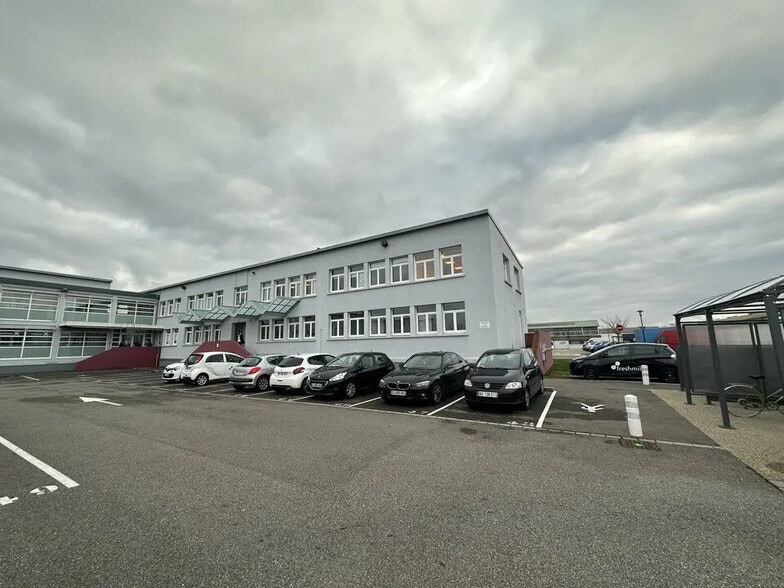 Office in Entzheim for lease - Building Photo - Image 1 of 2