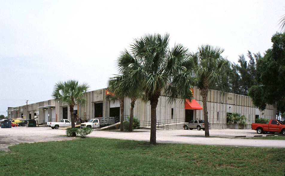 950 W 13th St, Riviera Beach, FL à louer - Photo du bâtiment - Image 3 de 8