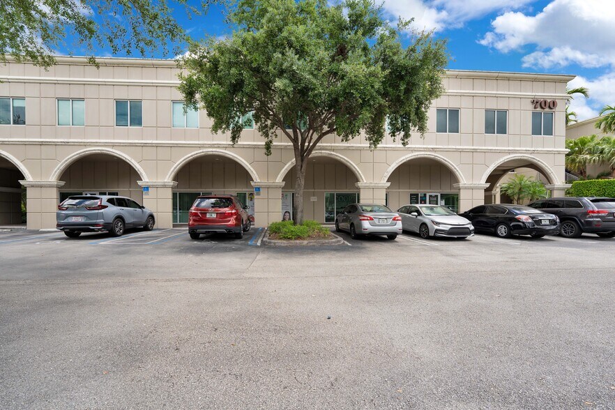 400 N Hiatus Rd, Pembroke Pines, FL à louer - Photo du bâtiment - Image 3 de 25
