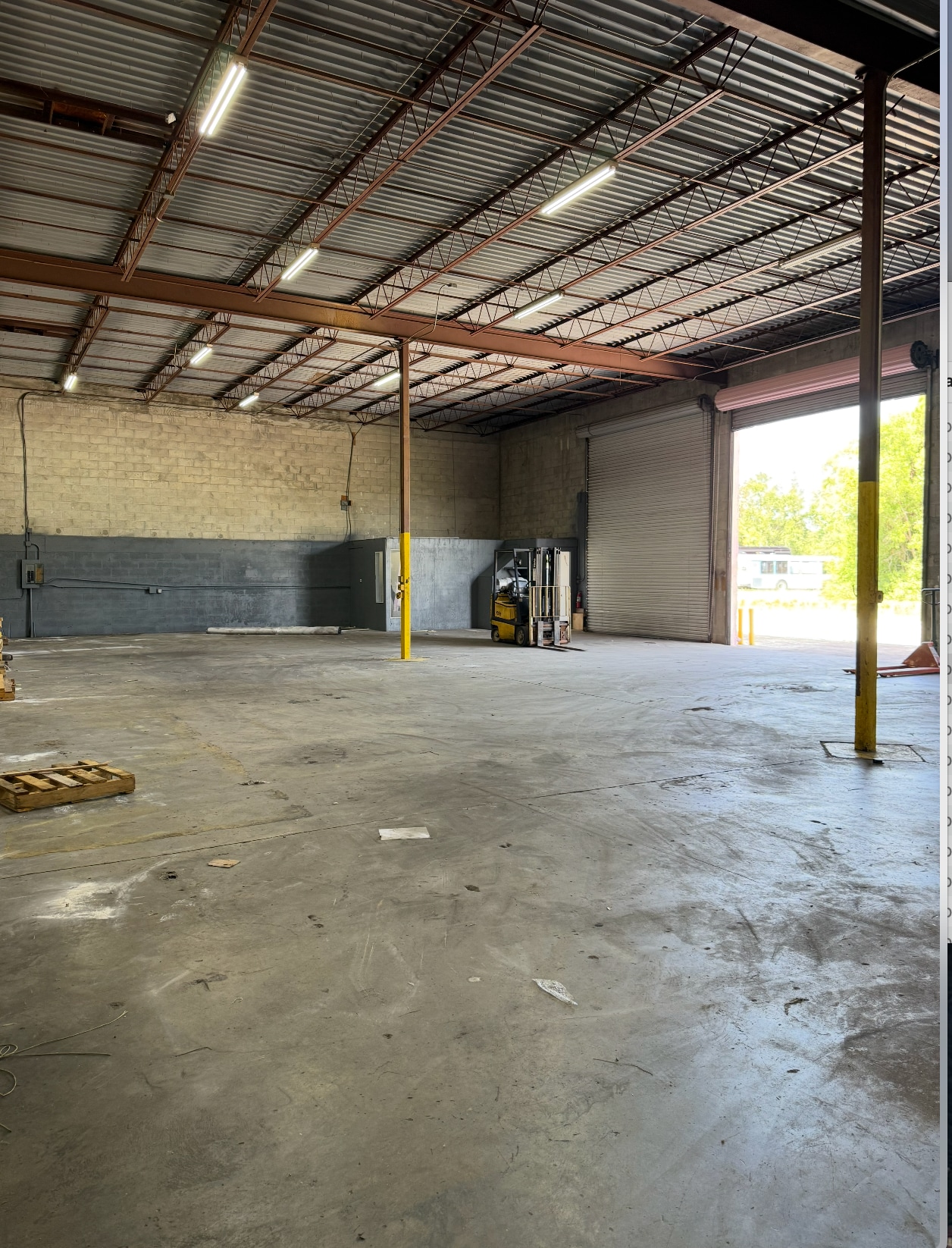 1624 SE Village Green Dr, Port Saint Lucie, FL for lease Interior Photo- Image 1 of 4