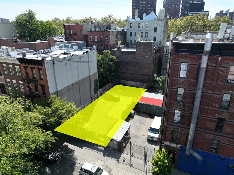 410 E 115th St, New York, NY à vendre - Photo du bâtiment - Image 2 de 4