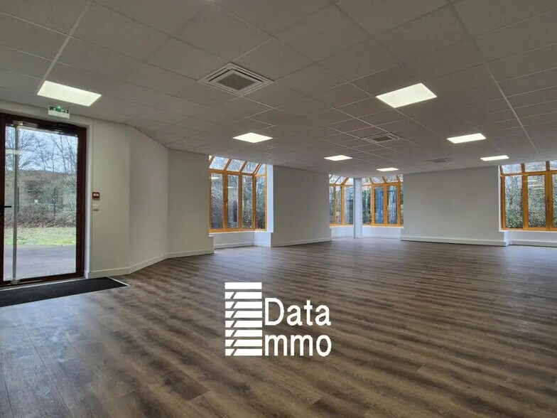 Industrial in Croissy-Beaubourg for lease - Building Photo - Image 3 of 8