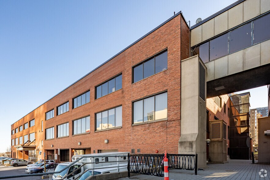 1616 Boul René-Lévesque O, Montréal, QC à louer - Photo du bâtiment - Image 2 de 2