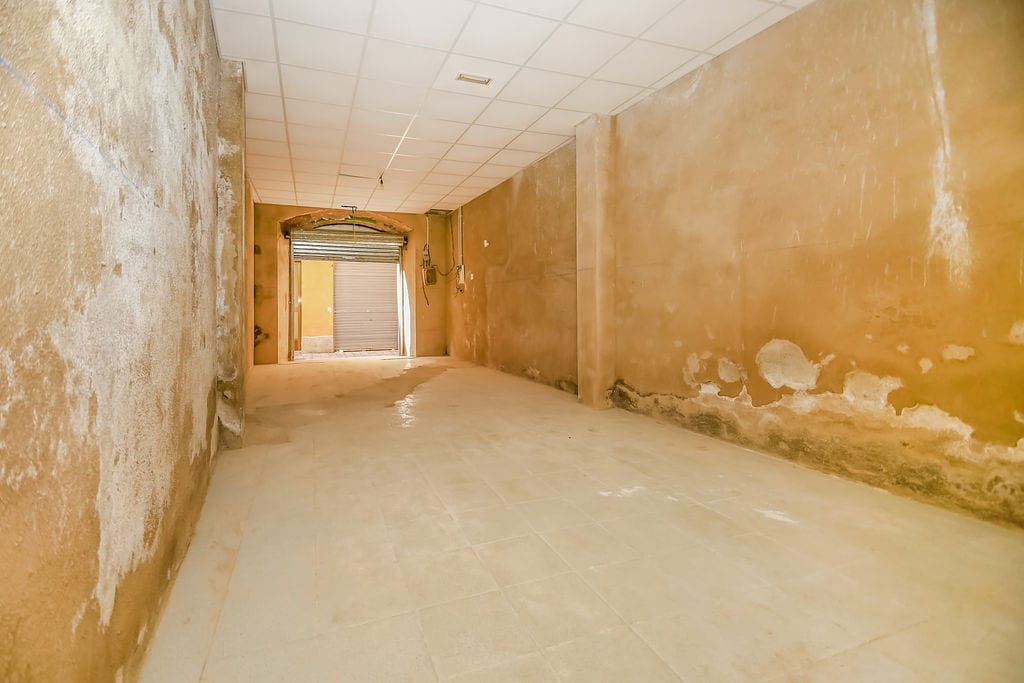 Valls, TAR 43800 - - - Interior Photo - Image 2 of 4