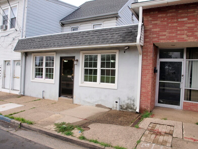 209 Bridgeboro St, Riverside, NJ for lease - Building Photo - Image 2 of 12