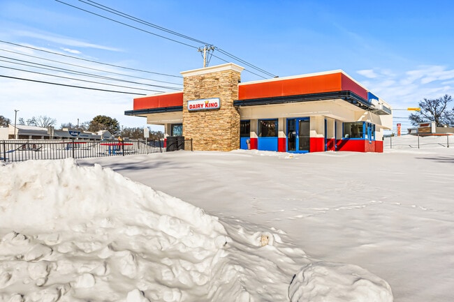 Plus de détails pour 1535 Memorial Dr, Chicopee, MA - Commerce de détail à vendre
