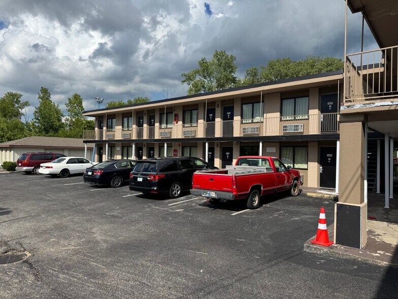 4201 US 41, Evansville, IN à vendre - Photo du bâtiment - Image 2 de 11