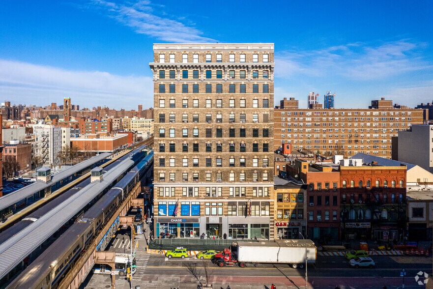 1825 Park Ave, New York, NY à louer - Photo du bâtiment - Image 2 de 8