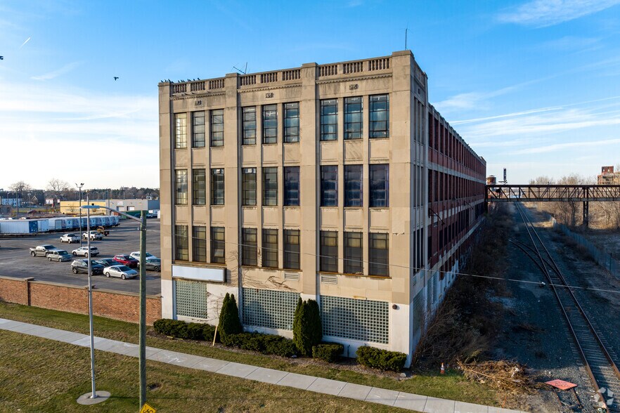 1600-1634 E Grand Blvd, Detroit, MI à vendre - Photo du bâtiment - Image 3 de 9