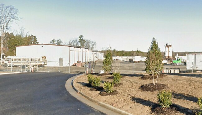 Plus de détails pour 1900 Battery Dantzler Rd, Chester, VA - Industriel à louer