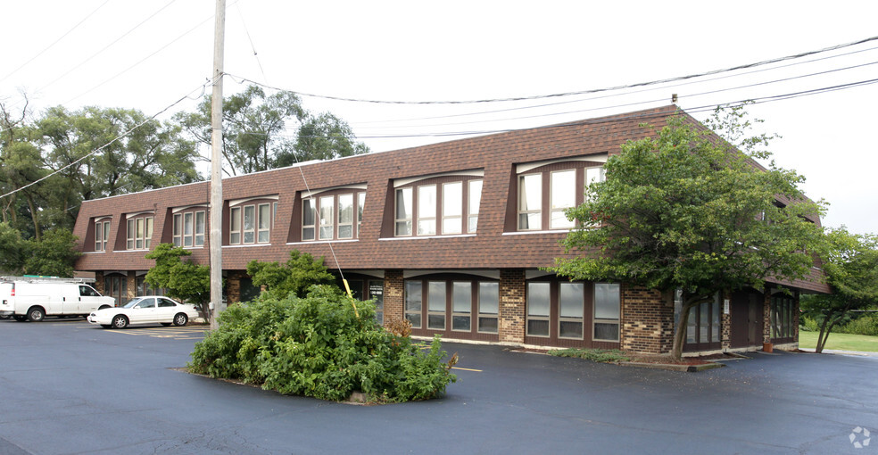 95 W Grand Ave, Lake Villa, IL for lease - Building Photo - Image 3 of 10