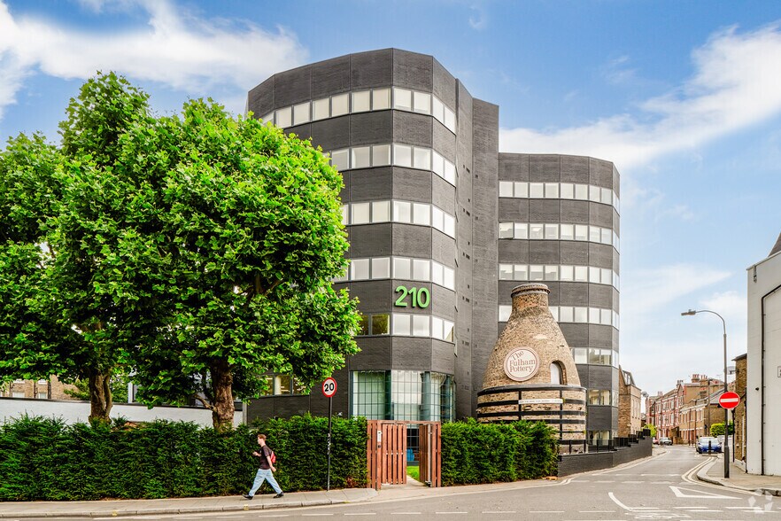 210 New Kings Rd, Londres à louer - Photo principale - Image 1 de 27