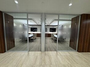 400 N Ashley Dr, Tampa, FL à louer Photo du bâtiment- Image 2 de 9