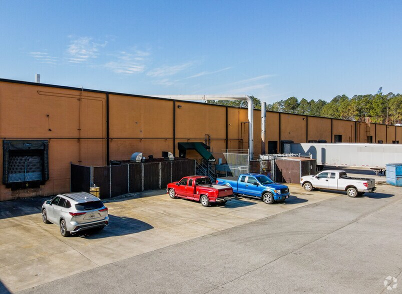7990 Second Flags Dr, Austell, GA à louer - Photo du bâtiment - Image 3 de 17