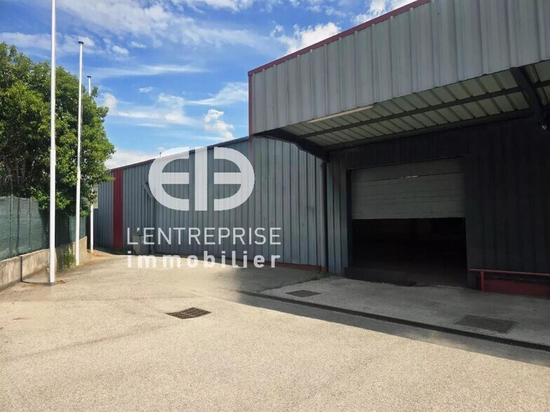 Industriel dans Carros à louer - Photo du bâtiment - Image 2 de 8