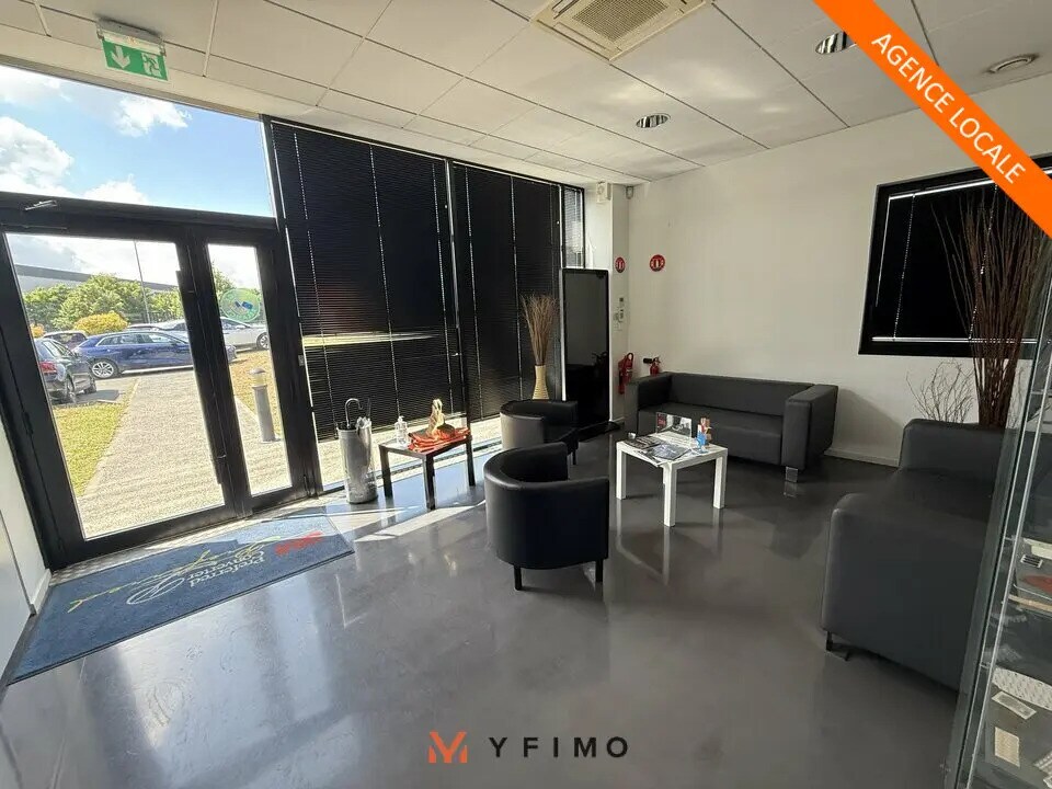 Flex in Élancourt for lease Lobby- Image 1 of 8