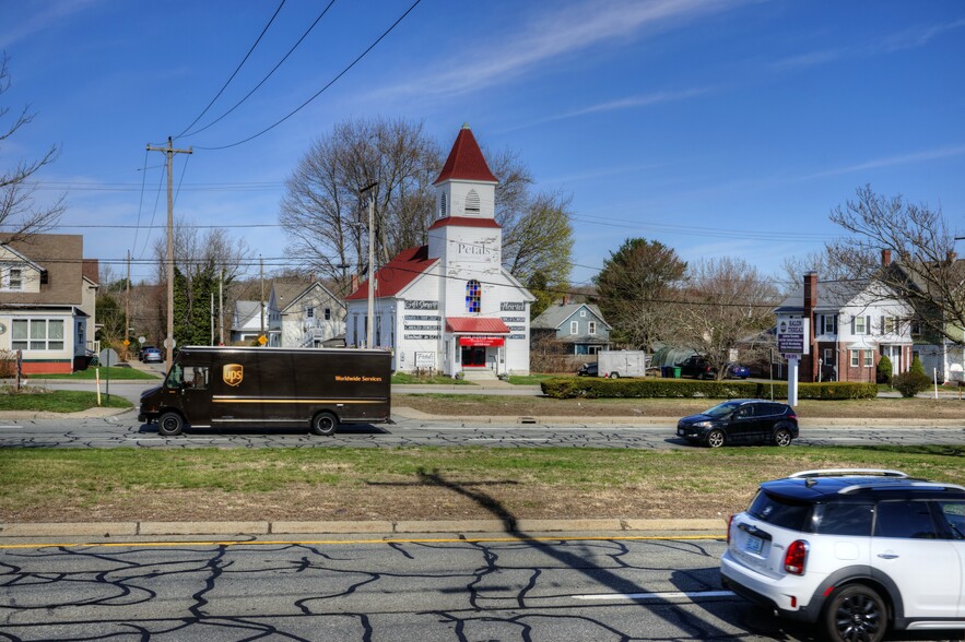 99-103 Tillinghast Ave, Warwick, RI for sale - Building Photo - Image 1 of 5