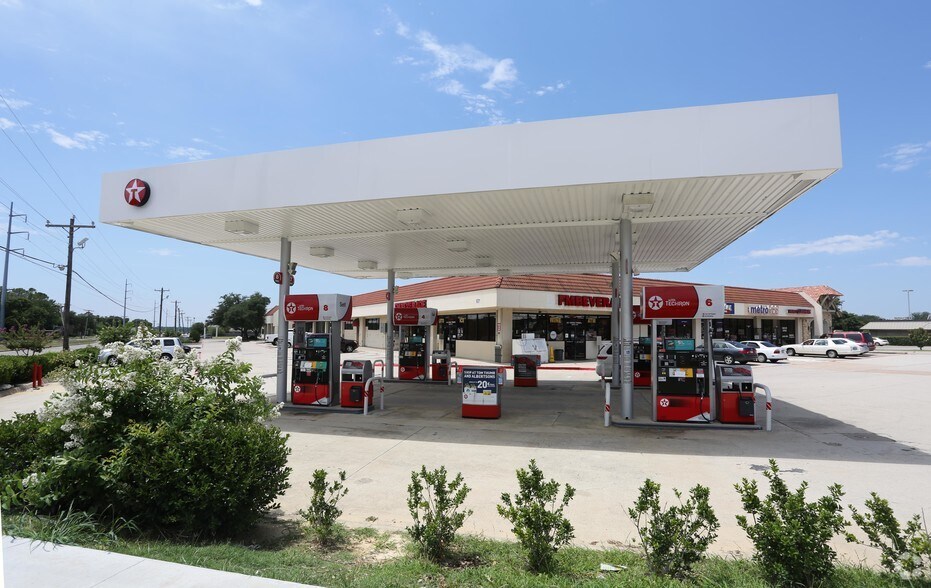 601 Cross Timbers Rd, Flower Mound, TX for lease - Building Photo - Image 2 of 9