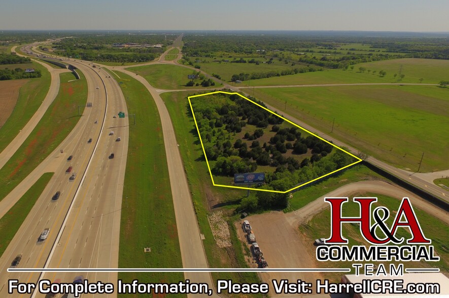 4.87 AC On I-35, Lacy Lakeview, TX à vendre - Photo du bâtiment - Image 1 de 1