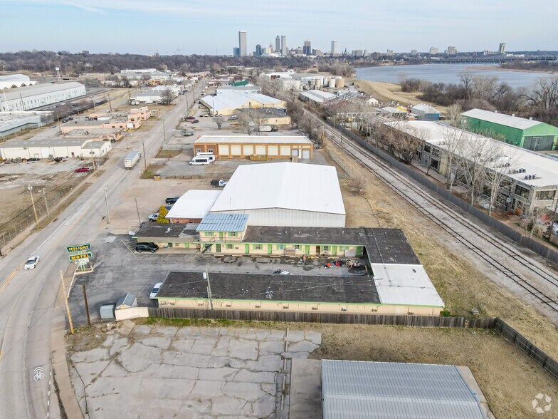 3320 Charles Page Blvd, Tulsa, OK à vendre - Aérien - Image 3 de 4