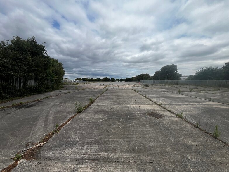 3/3A Quartermaster Road, Westbury à louer - Photo du bâtiment - Image 2 de 3