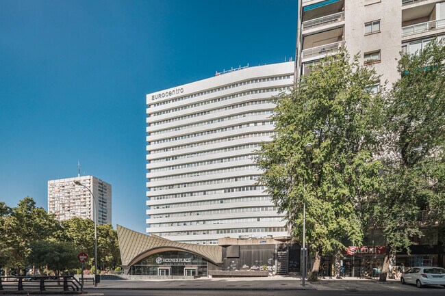 Plus de détails pour Calle del Capitán Haya, 1, Madrid - Coworking à louer