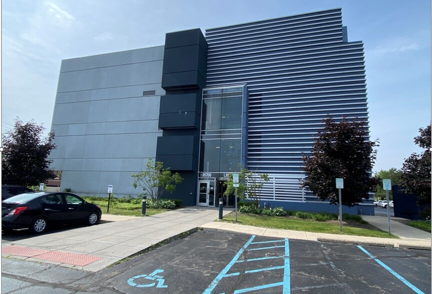 26700 Lahser Rd, Southfield, MI for lease - Building Photo - Image 1 of 1