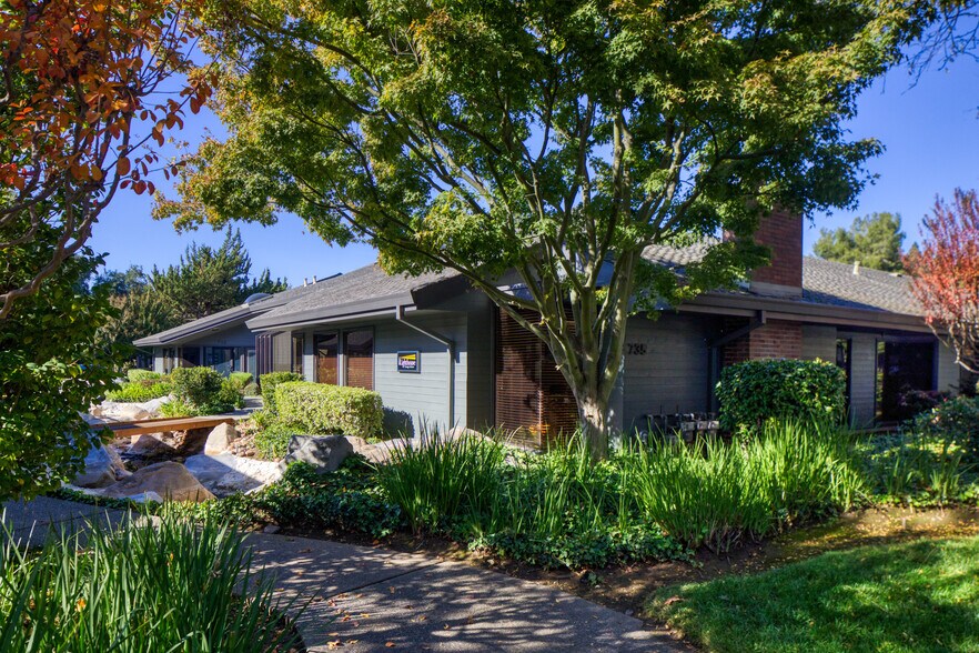 735 University Ave, Sacramento, CA à vendre - Photo du bâtiment - Image 1 de 4
