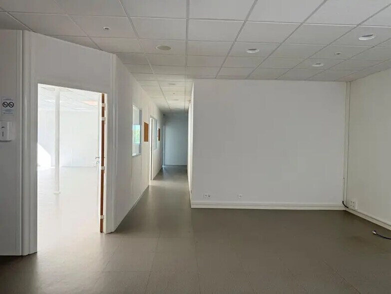 Bureau dans Besançon à louer - Photo du bâtiment - Image 3 de 6
