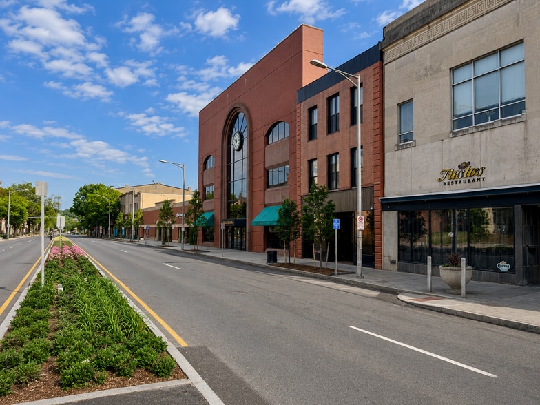 221 Main St, Danbury, CT for lease - Building Photo - Image 2 of 9