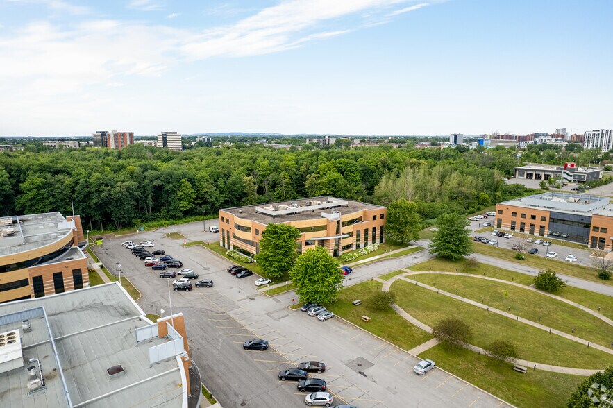 440 Boul Armand-Frappier, Laval, QC à louer - Aérien - Image 2 de 3