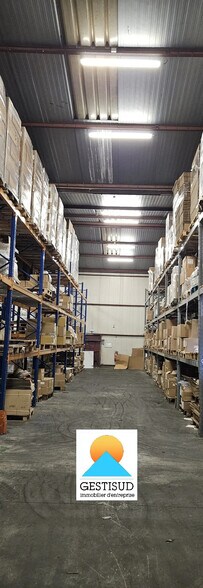 Flex in Aubagne for lease - Interior Photo - Image 2 of 2