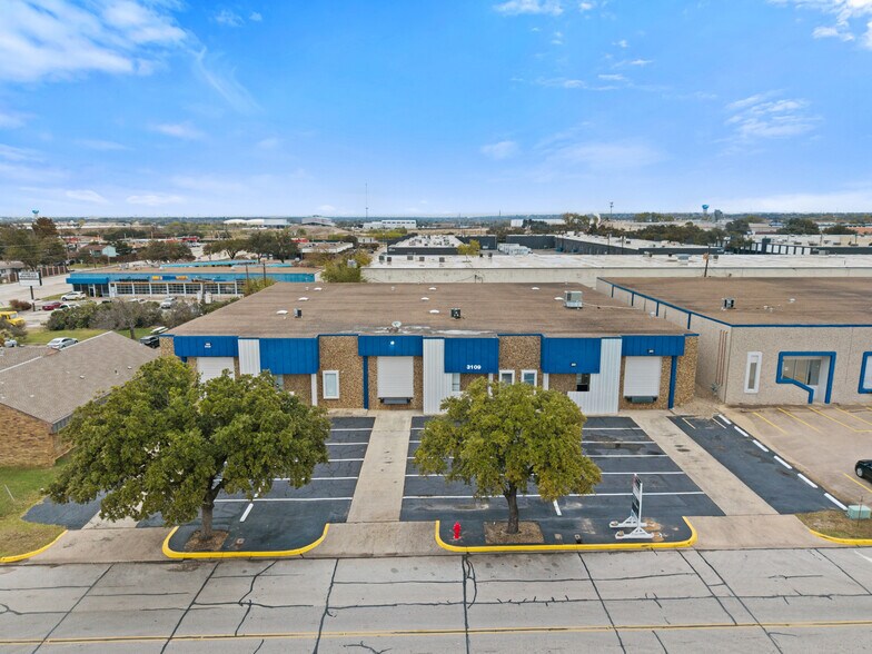 3109 Garden Brook Dr, Farmers Branch, TX à vendre - Photo du bâtiment - Image 2 de 30