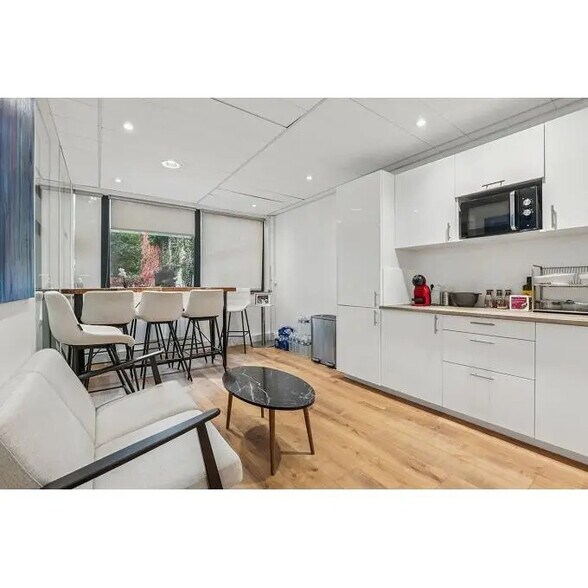 Office in Boulogne-Billancourt for lease - Building Photo - Image 3 of 7