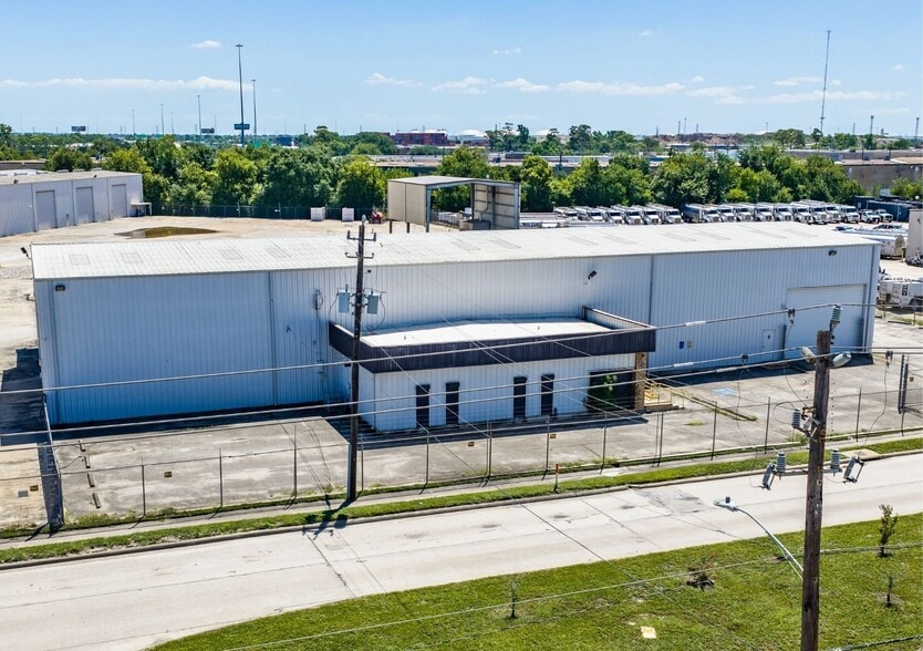 7010 North Loop E, Houston, TX for sale - Building Photo - Image 3 of 21