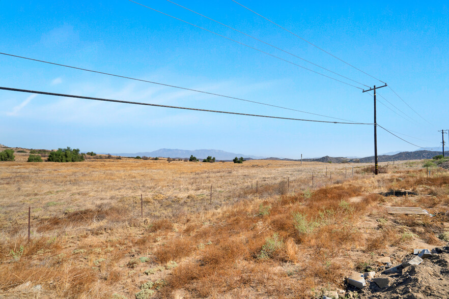 24007 Juniper Flats Road, Homeland, CA for sale - Building Photo - Image 3 of 12