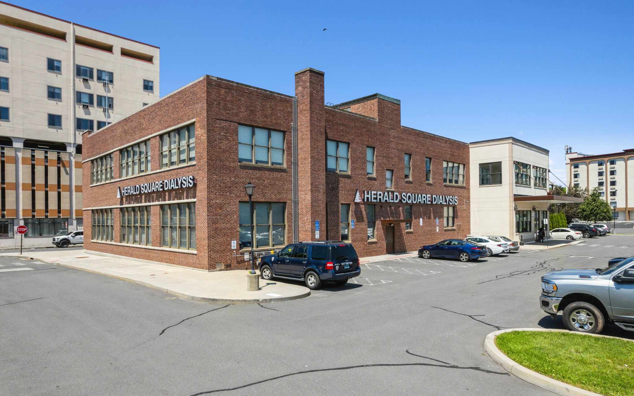 1 Herald Sq, New Britain, CT for lease Primary Photo- Image 1 of 13