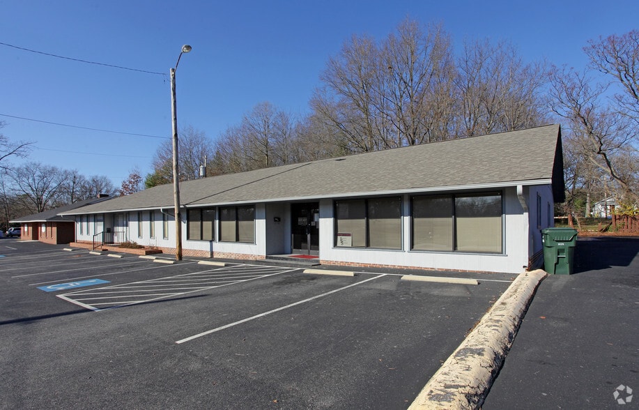 910 E Garrison Blvd, Gastonia, NC for sale - Building Photo - Image 2 of 30
