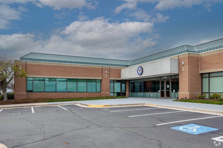 4090 Lafayette Center Dr, Chantilly, VA for lease - Building Photo - Image 3 of 18