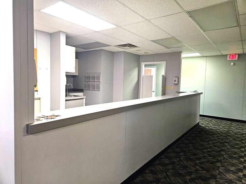4700 Mcleod Dr E, Saginaw, MI à louer - Photo du bâtiment - Image 3 de 21