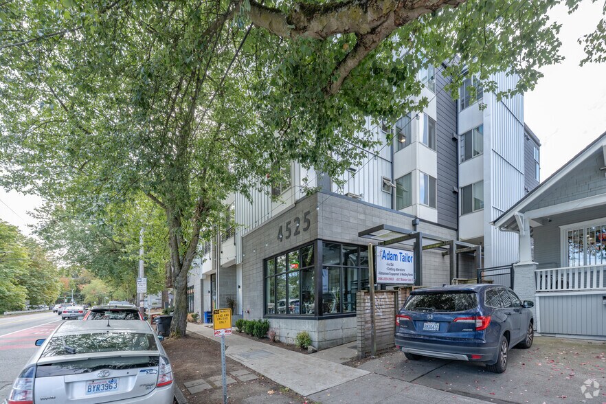 4525 Rainier Ave S, Seattle, WA à louer - Photo du bâtiment - Image 2 de 6