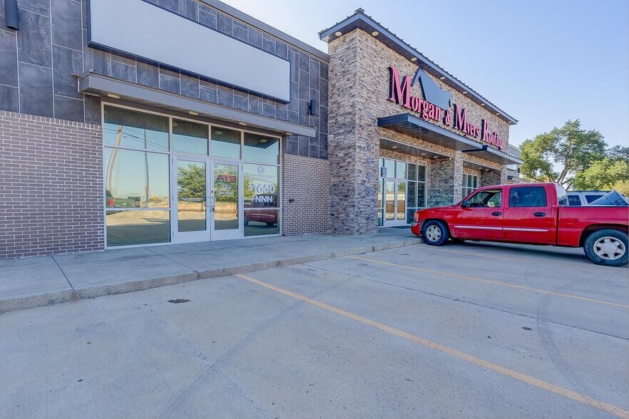 7845 Canyon Dr, Amarillo, TX à louer - Photo du bâtiment - Image 3 de 18