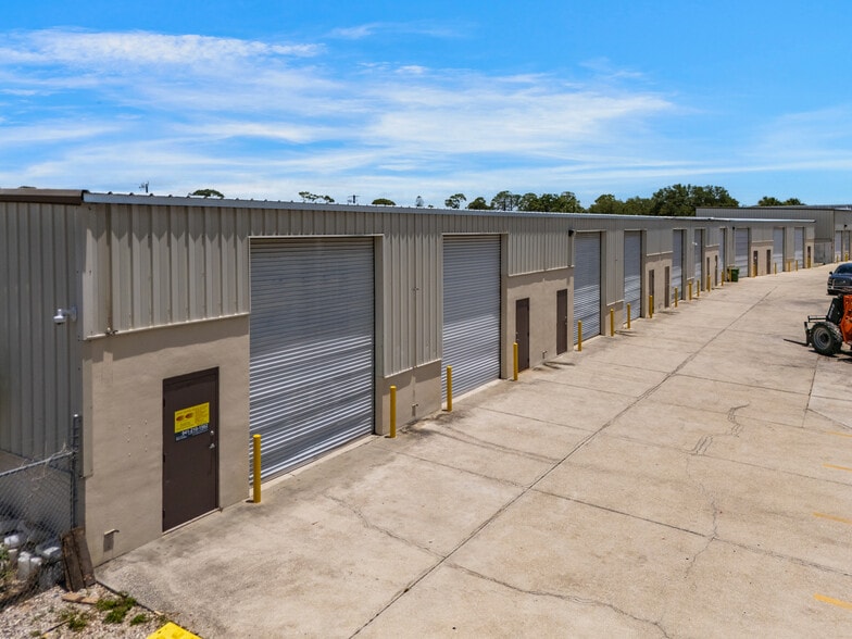 2221 8th St, Sarasota, FL for lease - Building Photo - Image 2 of 8