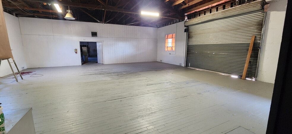 1368 N Blackstone Ave, Fresno, CA for lease - Building Photo - Image 3 of 10