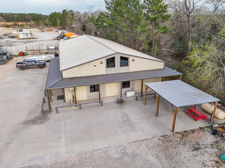 11192 Meador Rd, Willis, TX à vendre - Photo du bâtiment - Image 2 de 7