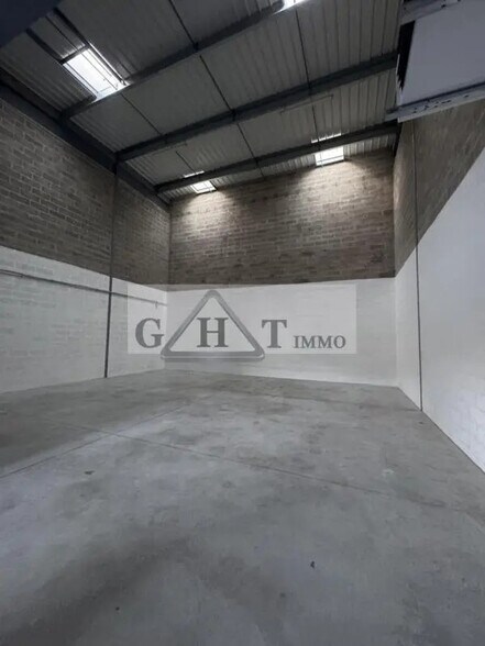 Industrial in Bussy-Saint-Martin for lease - Building Photo - Image 1 of 5